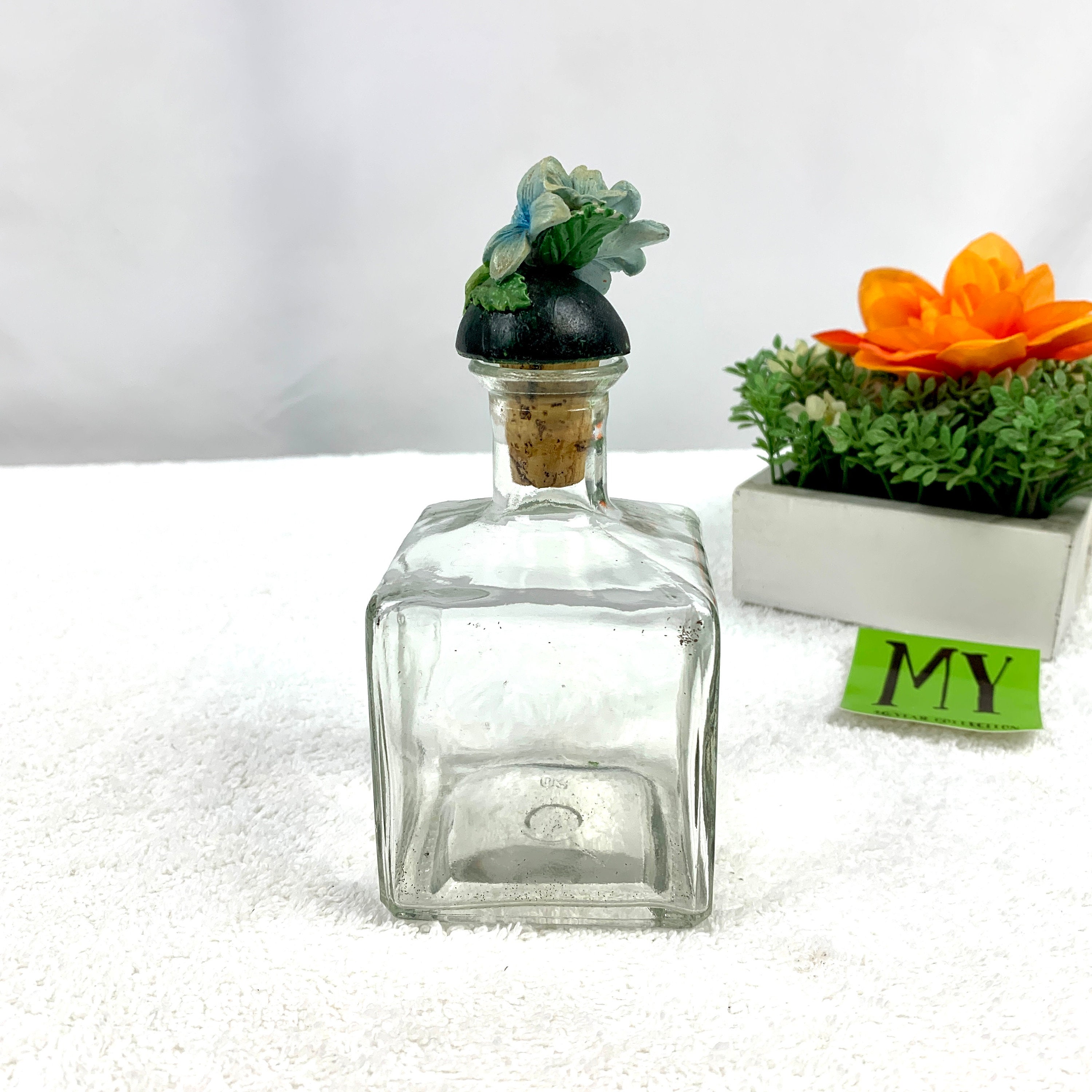 Botellas de vidrio transparente vintage en relieve con tapa de corcho,  pequeño jarrón de flores de cristal, arreglos florales, centro de mesa