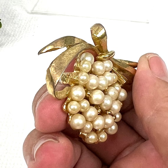 Vintage Brooch - Georgeous Faux Pearl Floral Broo… - image 4