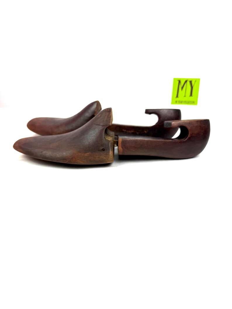 Side view showing adjustable split toe design