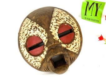 Vintage Hand Carved African Wooden Mask: 3D Wall Sculpture