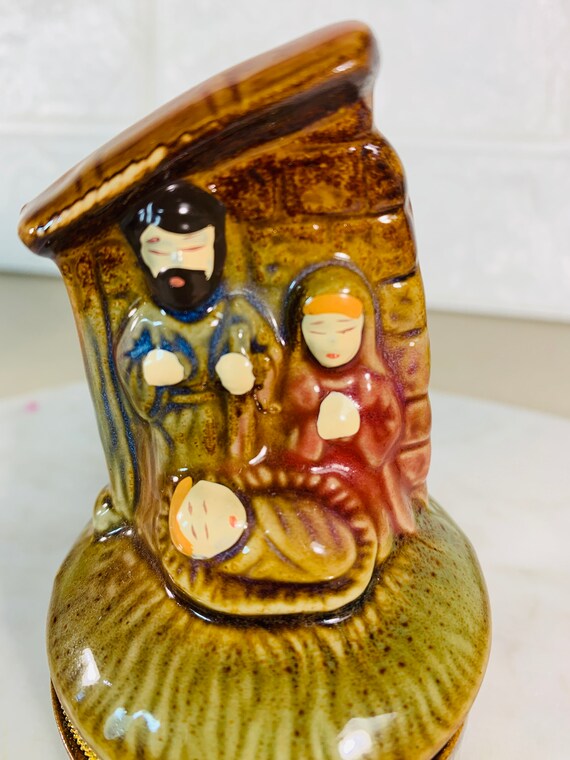 Vintage Nativity Hinged Trinket Box Ceramic Mange… - image 5