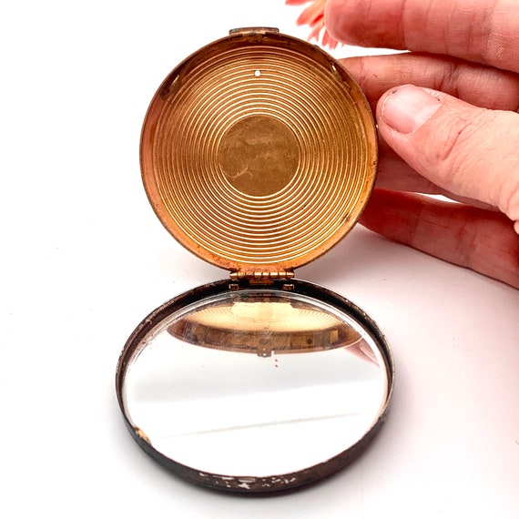 Vintage Volupte Round Brass Cosmetic Compact Case… - image 8
