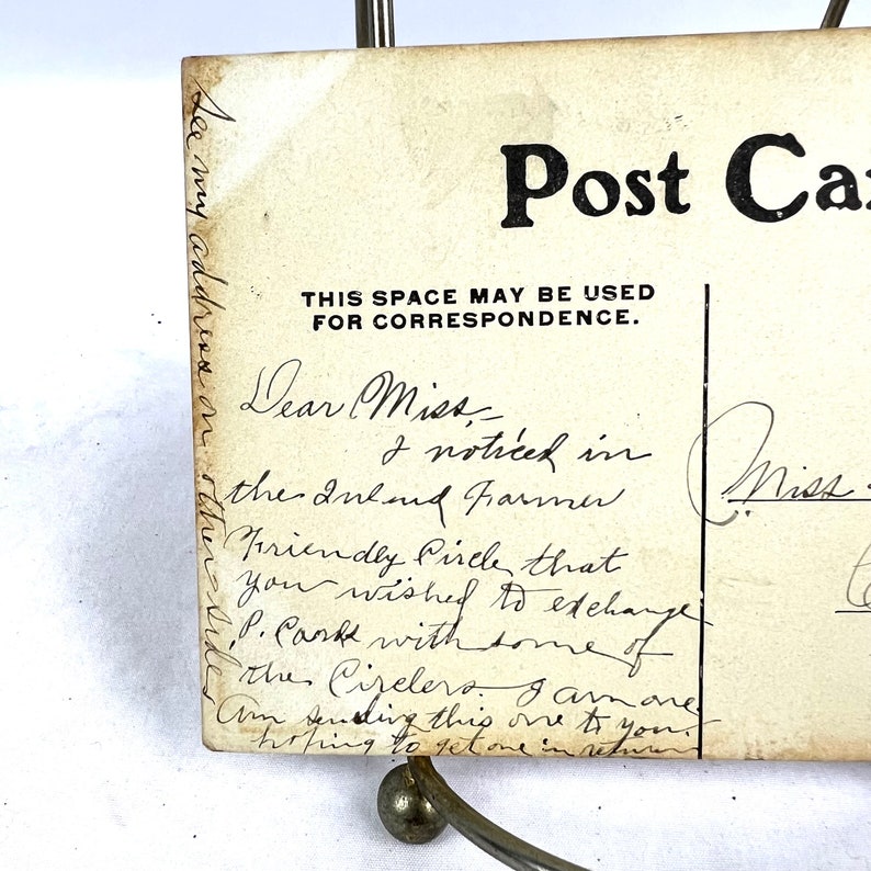 K&ouml;nnte beinhalten: Eine alte Postkarte mit einer handschriftlichen Nachricht, die lautet: "Liebe Fr&auml;ulein, ich habe im Inland Farmer Friendly Circle bemerkt, dass Sie P. Cark mit einigen der Cipelers austauschen m&ouml;chten. Ich schicke Ihnen diesen. Ich hoffe, einen im Gegenzug zu bekommen. Siehe meine Adresse auf anderen."