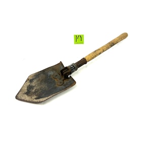 Vintage Shovel - WWII Entrenching Tool - M1943 Folding Shovel - Original Condition - Militaria Memorabilia - My40YearCollection