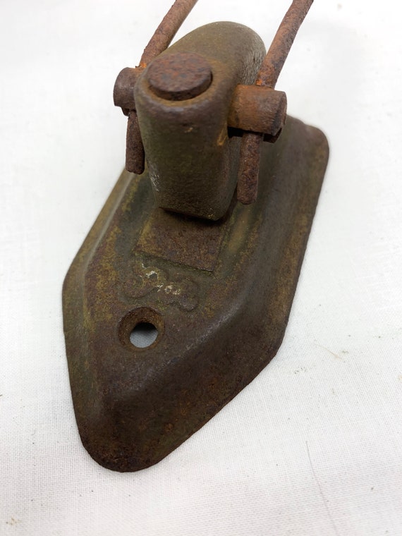 Vintage One Hole Punch 57, Wilson Jones Co. Cast Iron Metal Round