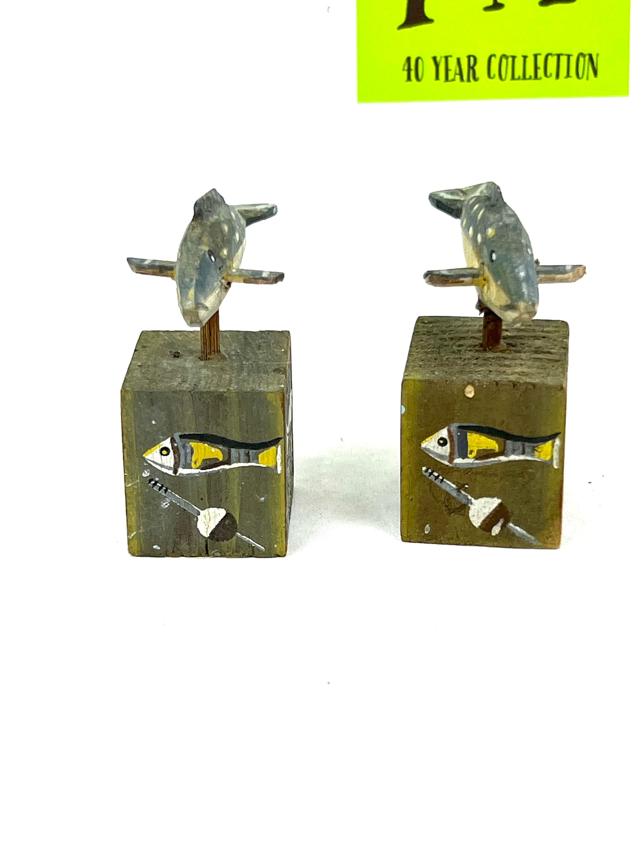 Poisson leurre truite en bois sculpté et métal peint antique