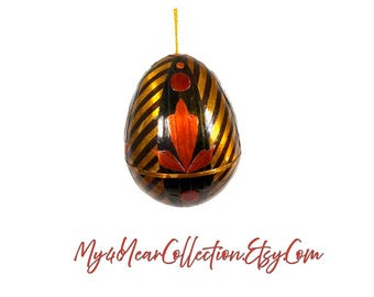 Vintage Chinese Lacquered Wood Gift Egg Ornament Black Gold Hand Painted