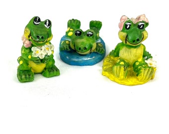 Vintage Miniature Crocodile Figurines: Handpainted Resin Alligator Set