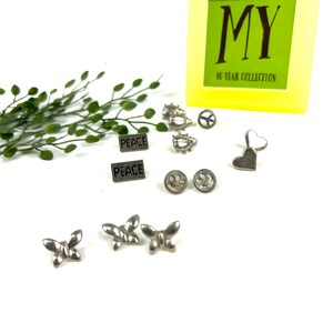 Vintage Metall Pins - Pinnwand - Pinnwand. - Herz Peace Peace Zeichen Smiley Bugs Schmetterling - My40YearCollection