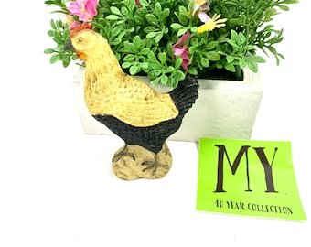 Vintage Beige & Black Resin Chicken Refrigerator Magnet: Farmhouse Decor