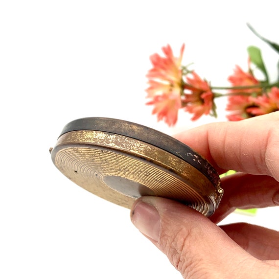 Vintage Volupte Round Brass Cosmetic Compact Case… - image 4