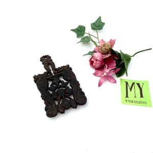 Vintage Cast Iron Mini Trivet by Art Smithy MT102 Cast Iron Trivet Floral Design Hot Plate Stand Rustic Decor My40YearCollection