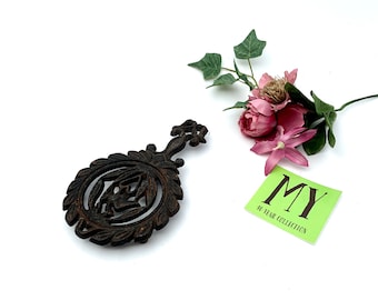 Vintage Art Smithy Cast Iron Trivet: Ornate Floral Rustic Decor
