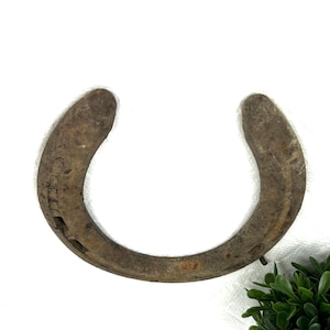 Vintage Horseshoe - Rusty Cast Iron Horseshoe - Good Luck Horseshoe - Salvage Metal Wall Decor - Farmhouse Country Style My40YearCollection