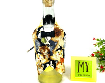Vintage Cat Fabric Wine Bottle Cover: Tuxedo Dress Giftware
