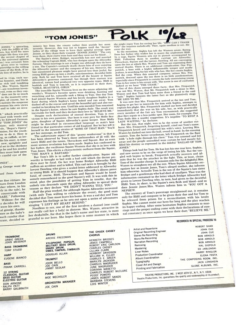 Puede incluir: Una portada de &aacute;lbum vintage de "Tom Jones" de 1968, con el t&iacute;tulo y el nombre del artista en negrita. La portada incluye una lista de los miembros de la banda y las canciones del &aacute;lbum. El fondo es un dise&ntilde;o descolorido y texturizado.