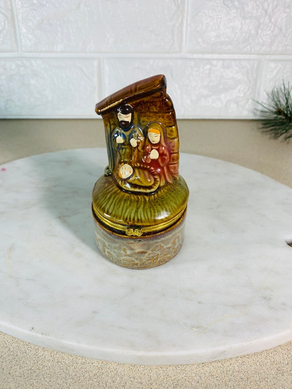 Vintage Nativity Hinged Trinket Box Ceramic Mange… - image 1