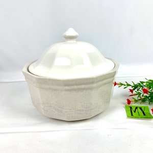 Vintage Pfaltzgraff Heritage White Casserole Dish with Lid (2 Quart)