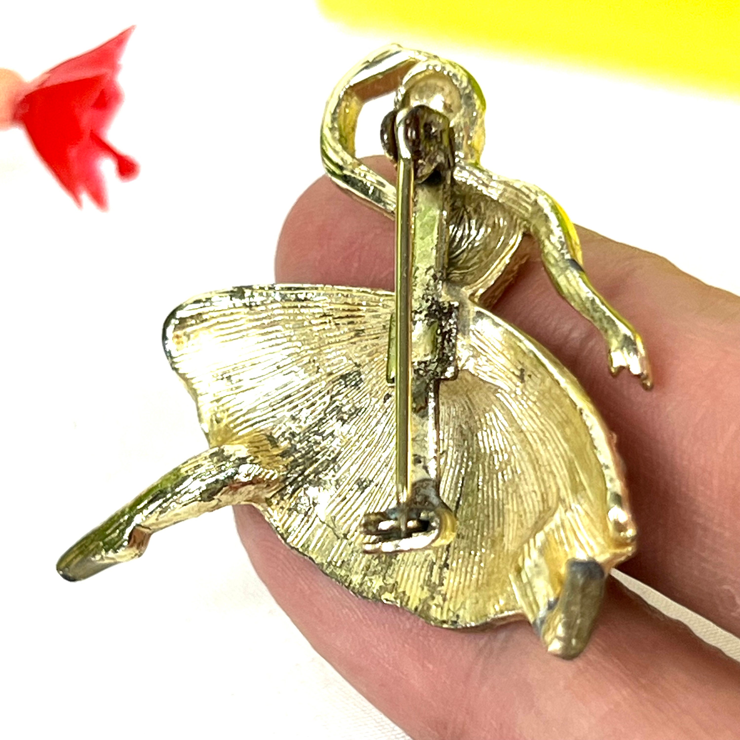 Brocante - Ancienne Broche Ballerine Avec Tutu En Dentelle - Vintage (Occasion, Traces D'usage)