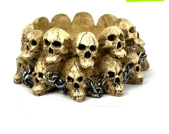 Vintage Resin Skull Candle Holder: Edgy Halloween Decor