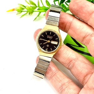 Vintage Telux Quarzuhr - goldfarbenes Gehäuse, schwarzes Zifferblatt, Day-Date-Anzeige - hergestellt in Taiwan - Unisex-Stretcharmband - My40YearCollection