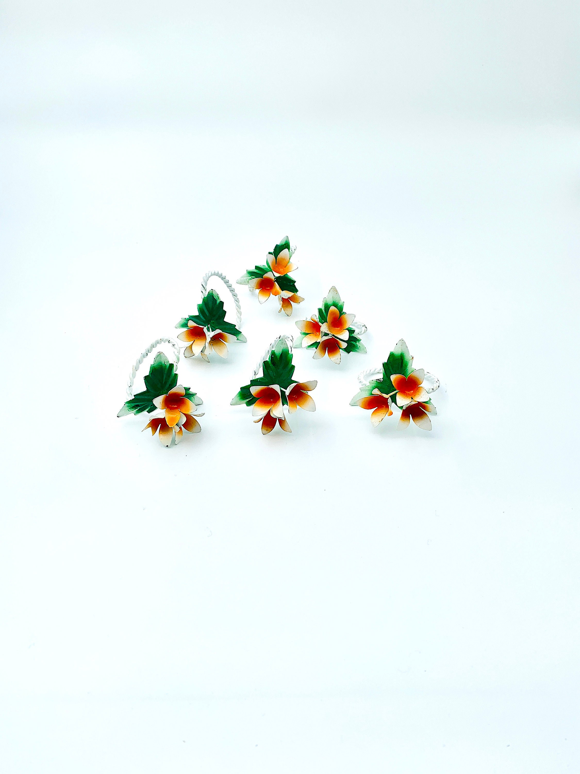 Vintage Set of 6 Metal Flower Napkin Rings Made in Hong Kong White and Orange Flower Napkin Hold Daisy Decor Brunch Dining