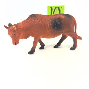 Vintage 2002 Bull Figurine – Realistic Plastic Farm Animal Toy – Collectible Brown Bull – Made in China - My40YearCollection