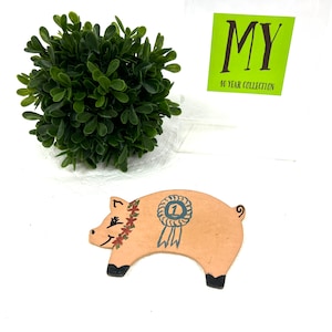 Vintage Prize Pig Magnet: Diecut Wooden Farmhouse Decor