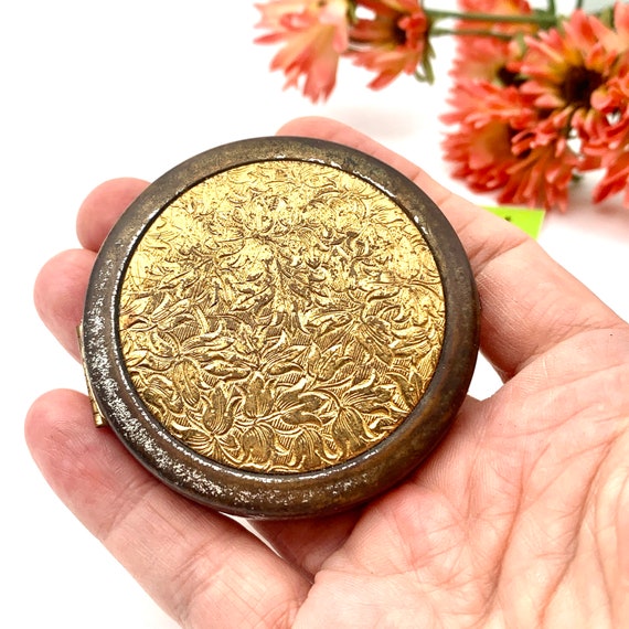 Vintage Volupte Round Brass Cosmetic Compact Case… - image 10