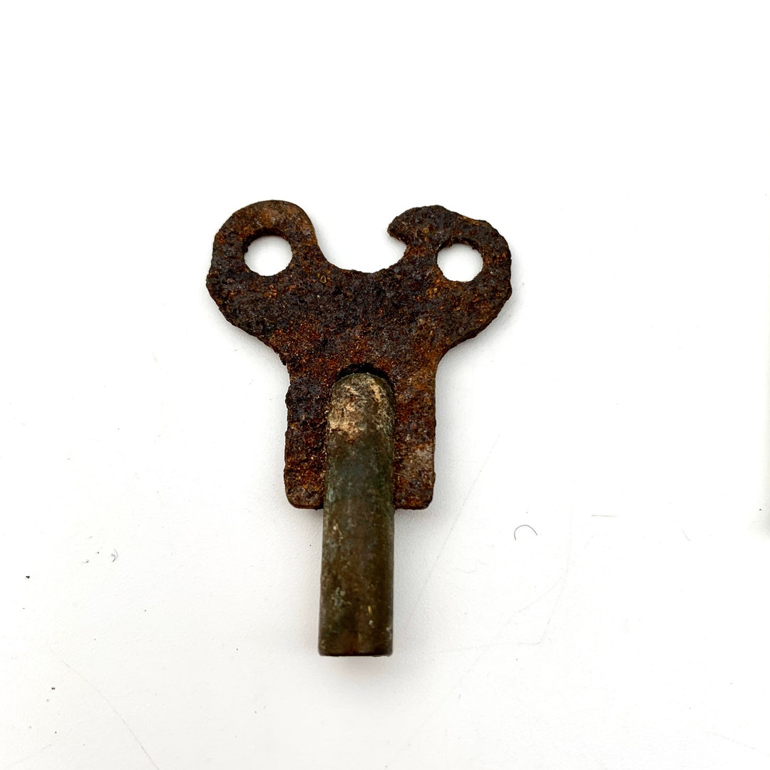Antique Rusty Small Clock Key Wall Clock Winding Key Metal Skeleton Clock Regulator Key Half