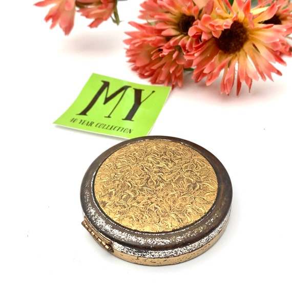 Vintage Volupte Round Brass Cosmetic Compact Case… - image 9