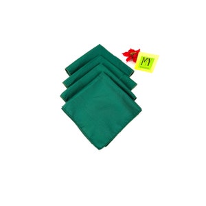 Vintage Dinner Napkins - 4 Emerald Green polyester Napkins - Holiday Table Setting - My40yearcollection
