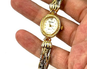 Reloj Revlon Crystal vintage – Correa trenzada en tono dorado, movimiento japonés
