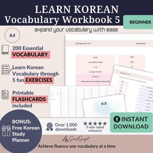 Puede incluir: Un libro de trabajo digital rosa y blanco para aprender vocabulario coreano. El libro de trabajo incluye 200 palabras de vocabulario esenciales, 5 ejercicios divertidos, tarjetas de memoria imprimibles y un planificador de estudios coreano gratuito. El libro de trabajo est&aacute; calificado con 5 estrellas y tiene m&aacute;s de 1.000 descargas. El texto de la portada dice "Aprender coreano Libro de trabajo de vocabulario 5 Principiante".