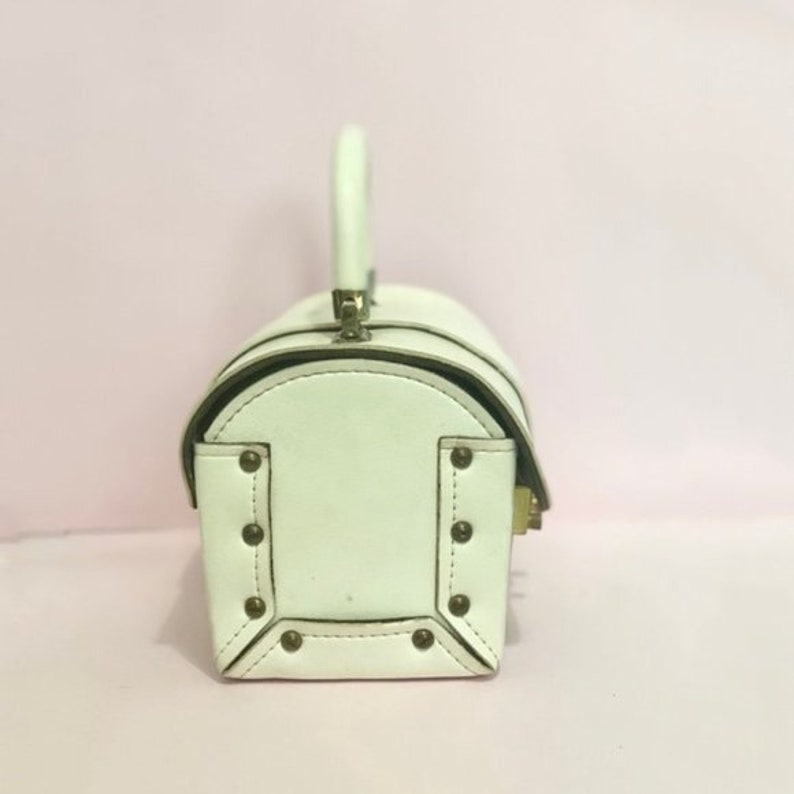 Vintage 60s white leather box purse image 4