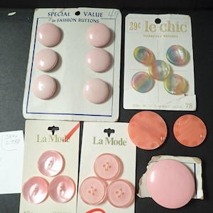 Vintage Mixed Lot of 20 Pink Buttons  Great Colors Designs and Sizes