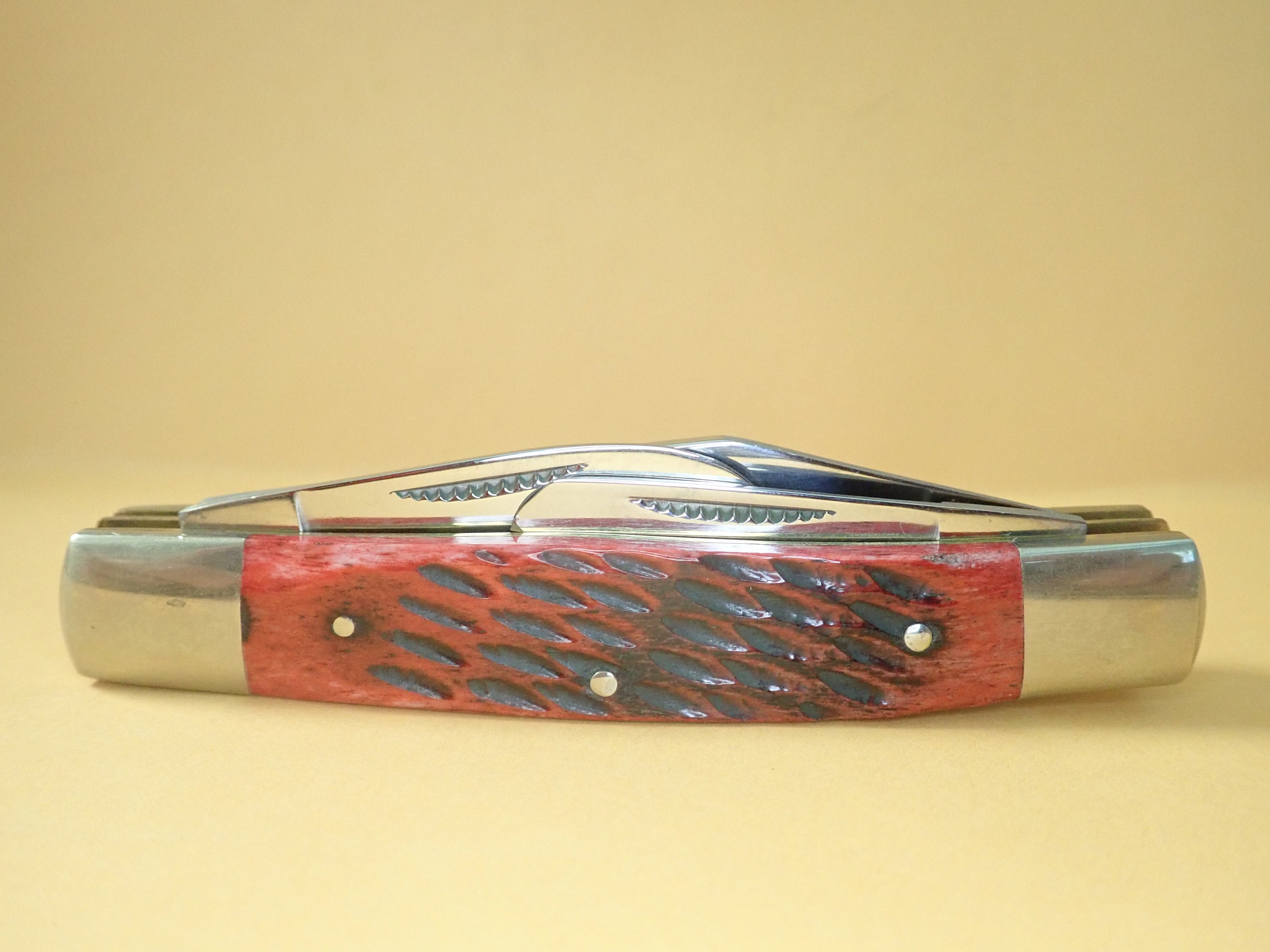 Frost Cutlery 2000 Millennium Pocket Knife Unused 3 Blades Red