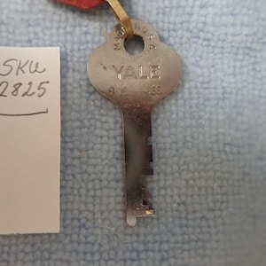 Yale & Towne 23 9M468 Key with TELKEE Red Hard Cardboard Key Tag #388 Good Used Condition