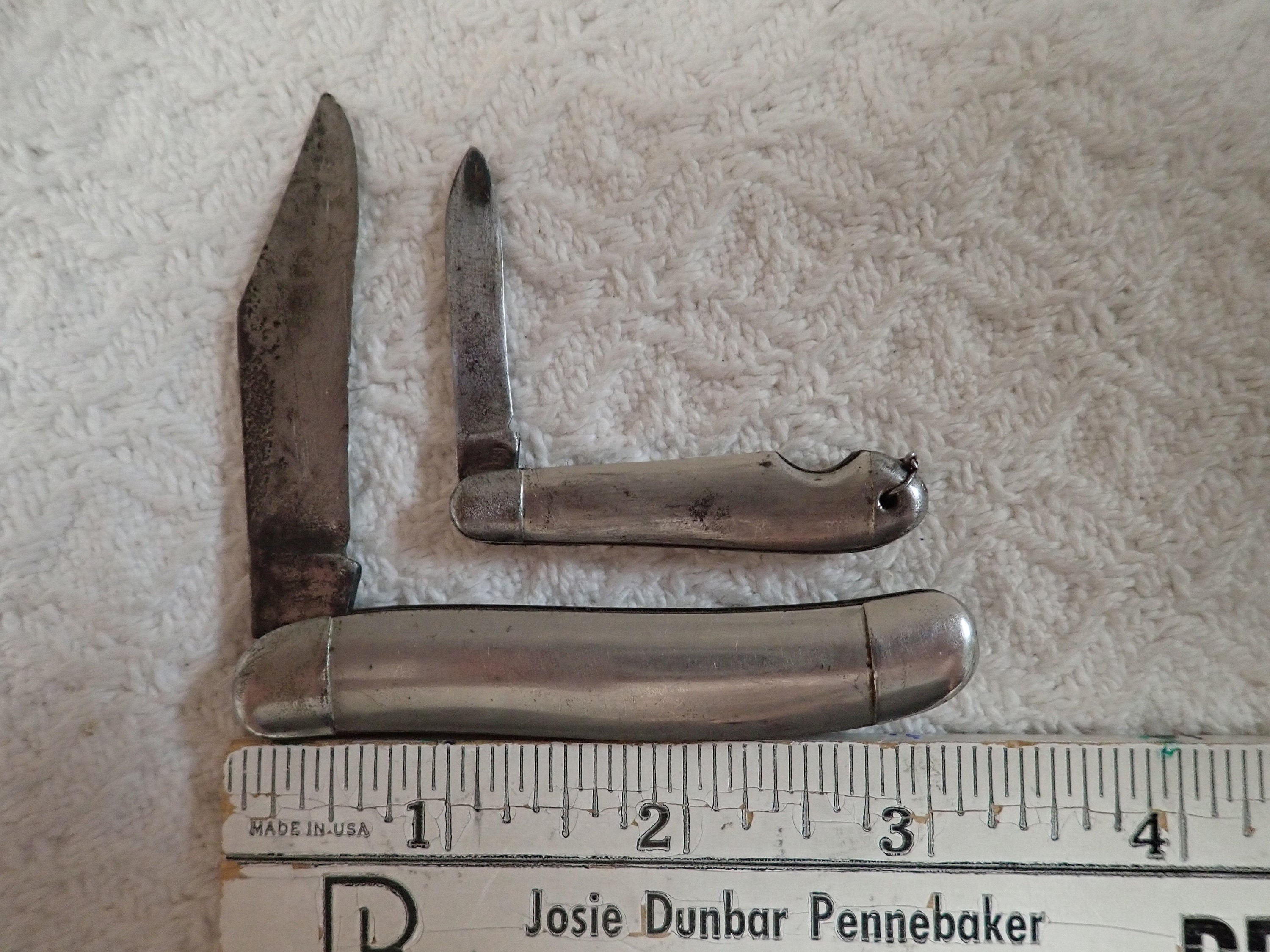 Two Vintage Hammer Brand One Blade Knives 2 and 3 Stainless Handles Used  Needs Cleaning Shows Age 