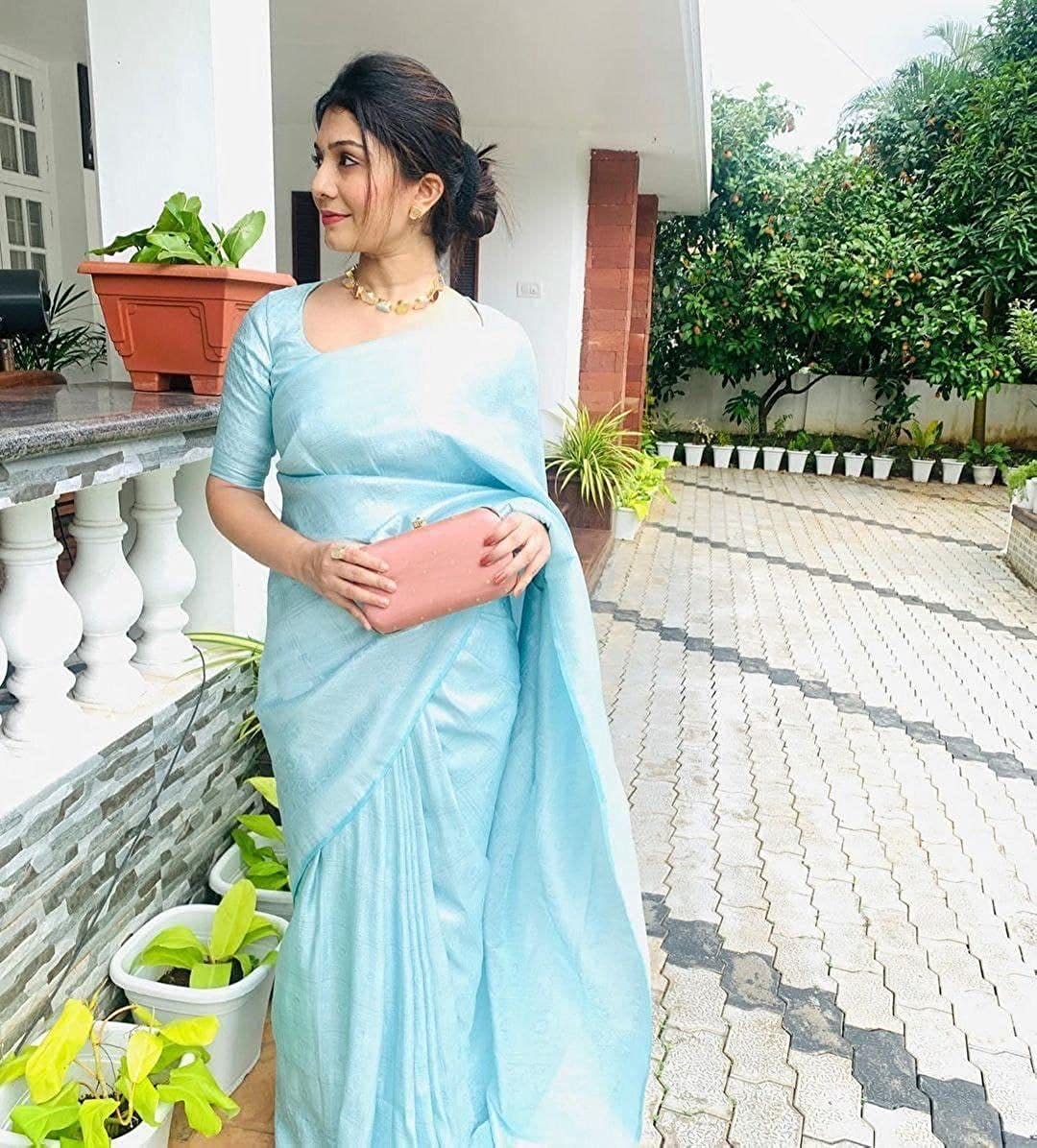Sky blue saree matching jewellery sale