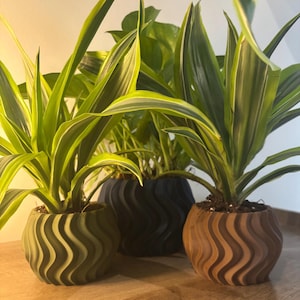 Modern Wavy Planter – 3D Printed Indoor Pot in Earth Tones – Minimalist Home Decor