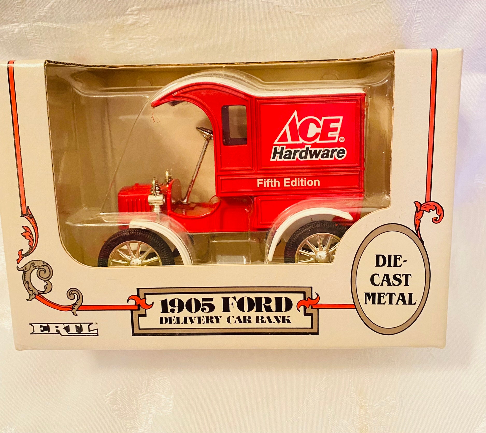 Ertl 1905 delivery car bank 2025