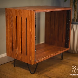 Rack de estudio / 12&quot; de profundidad / Patas de horquilla de 4&quot; / Madera maciza / Ventilaciones