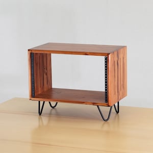 Rack da studio in legno massello / Gambe a forcina da 10 cm / Prese d'aria / Realizzato a mano / Studio di registrazione / Profondità 30 cm / Prodotto negli Stati Uniti