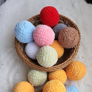 Crochet Catnip Ball Toy: Plush Yarn, Rattle Cat Toy