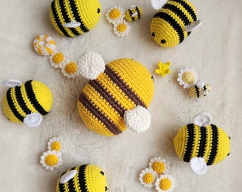 Large Bee Dog Toy: Squeaky Plush Gift for Dog Lovers