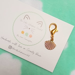 Sea shell stitch marker, Stitch Markers for Crochet, Stitch Markers for Knitting, Progress Keepers, stitch marker shell, shell charms, charm