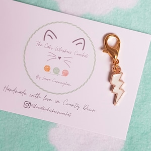Lightning stitch marker, stitch Markers for Crochet&Knitting, Progress Keepers, lighting bolt charm, notions, stitch markers uk, zip charm
