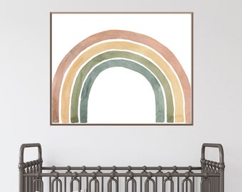 Pode incluir: Uma impressão de aquarela de arco-íris marrom, bege e verde em uma moldura de madeira acima de um berço de metal preto com um colchão branco e um cavalo de balanço de madeira.