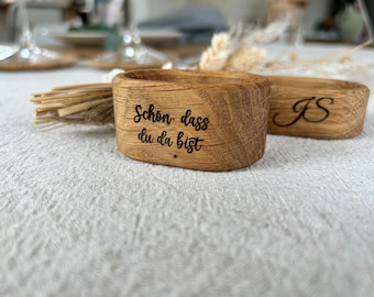 Serviettenringe personalisiert aus Holz – graviert mit Namen für Hochzeit und besondere Anlässe